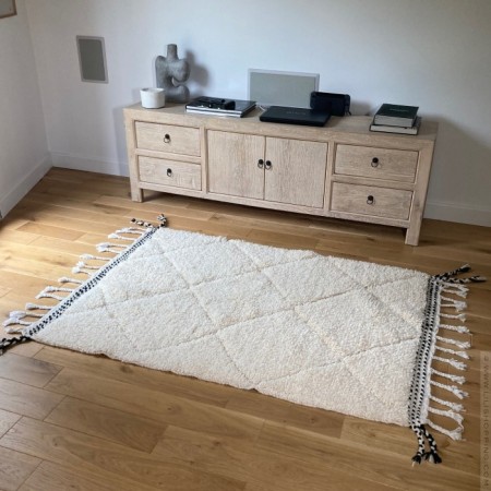 Moroccan Berber rug Beni Ouarain white ivory whit black diamonds 150 x 120 cm