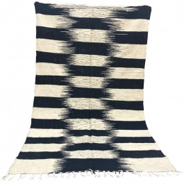 Tapis berbère Zanafi noir et blanc cassé 310 x 190 cm