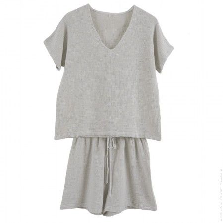 Symi chalk shorts and tee shirt