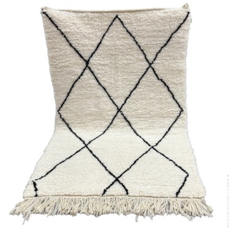 Moroccan Berber rug Beni Ouarain white ivory with black diamonds 150 x 100 cm