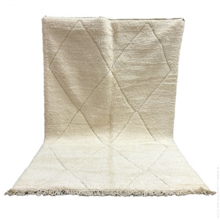 Moroccan Berber rug Beni Ouarain white ivory with diamonds and black dashes 150 x 100 cm