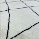 Tapis Beni Ouarain blanc à losanges noirs 210 x 150 cm