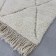Tapis Beni Ouarain blanc à losanges noirs 160 x 108 cm