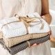 Serviette à main gaufrée beige