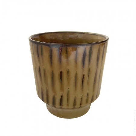 Vase en verre et cordes de feuille de bananier