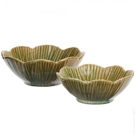Set of 2 scalloped stonneware bowls