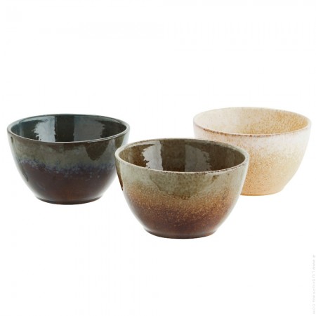 Set of 2 scalloped stonneware bowls