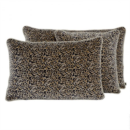 Gairo gold rectangular cushion with inner