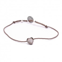 Bracelet coeur en nacre noire sur lien taupe