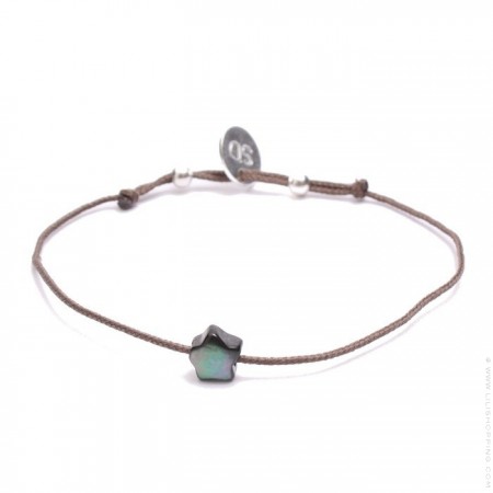 Bracelet étoile en nacre noire sur lien taupe