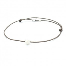 Bracelet coeur en argent sur lien taupe