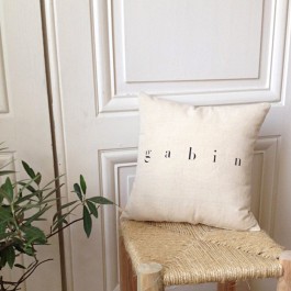 Square linen cushion, text to customize