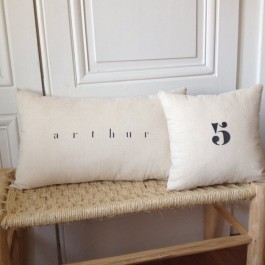 Rectangular linen cushion, text to customize