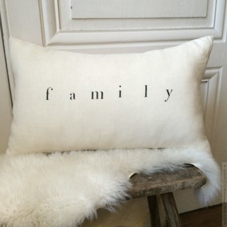 Rectangular old white linen cushion Family black